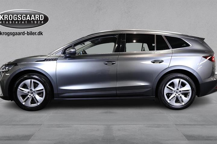 Grå Skoda Enyaq fra 2023