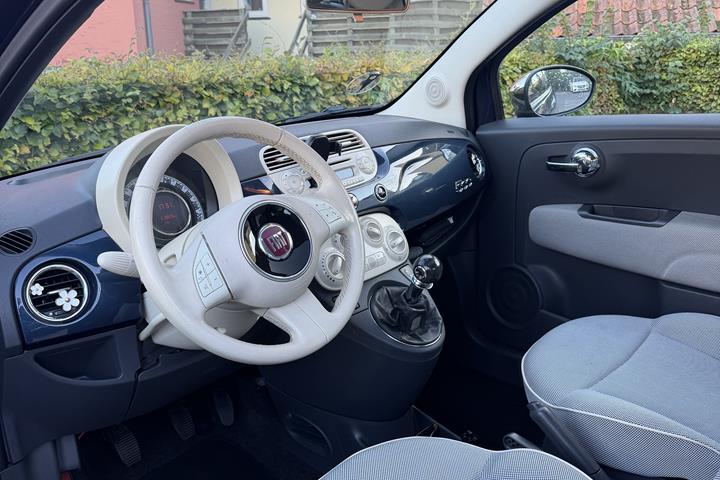 Blå Fiat 500 fra 2008