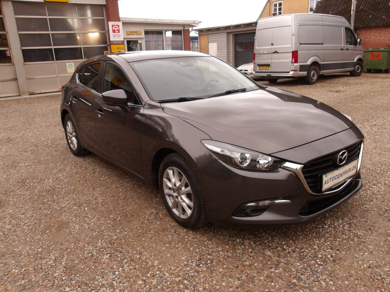 Grå Mazda 3 fra 2017