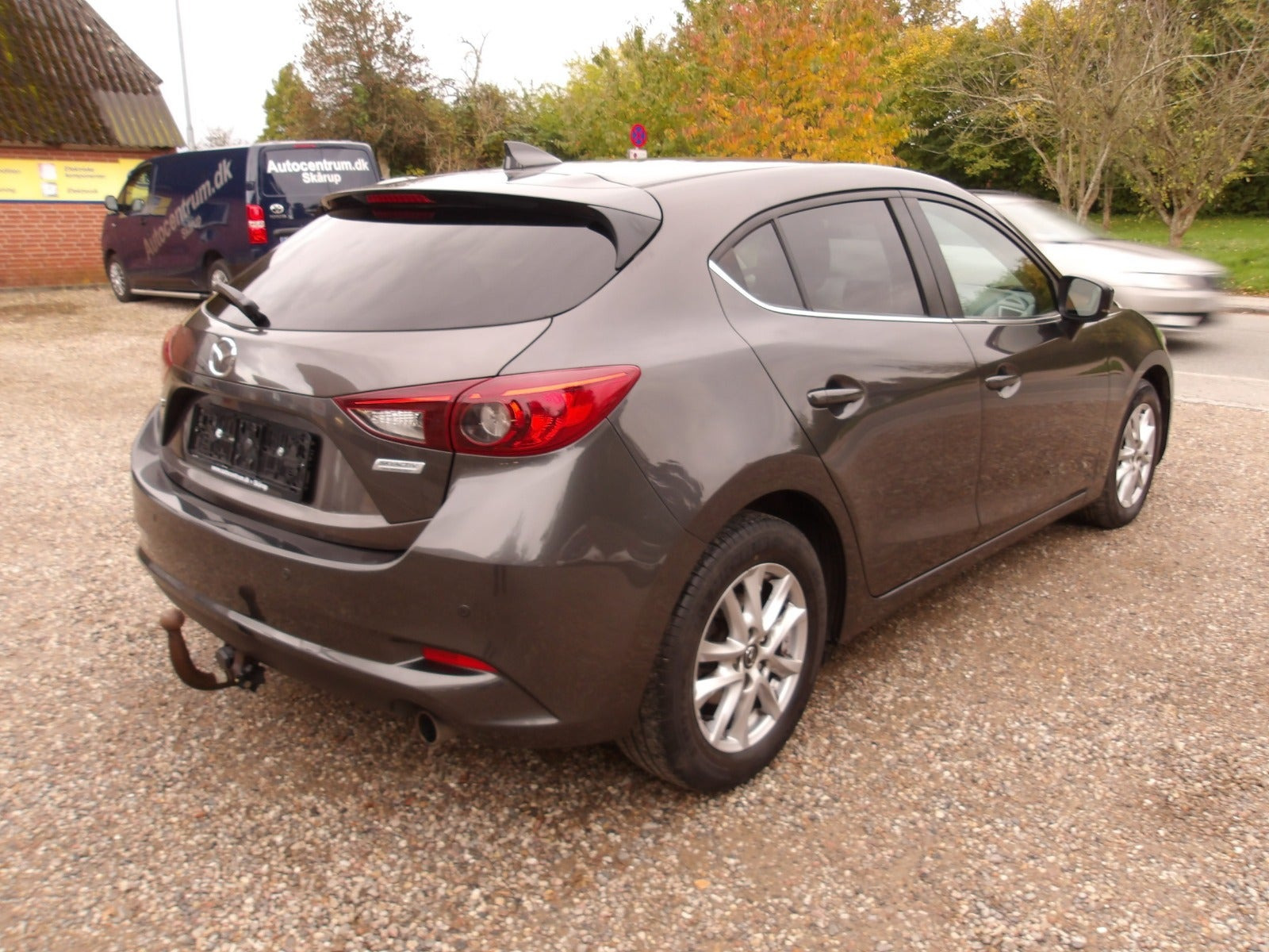 Grå Mazda 3 fra 2017