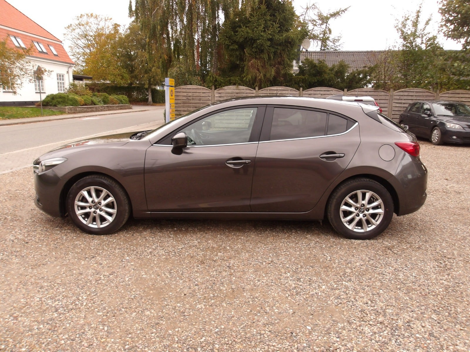 Grå Mazda 3 fra 2017