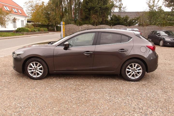 Grå Mazda 3 fra 2017