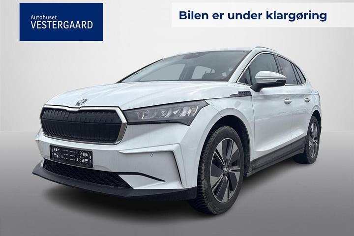 Beige Skoda Enyaq fra 2025