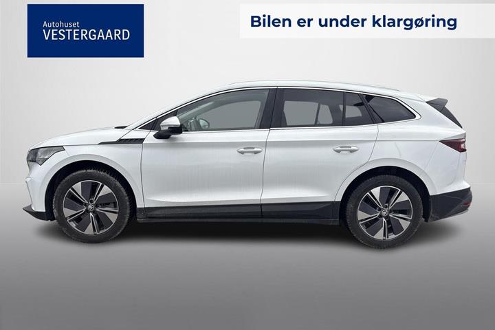Beige Skoda Enyaq fra 2025