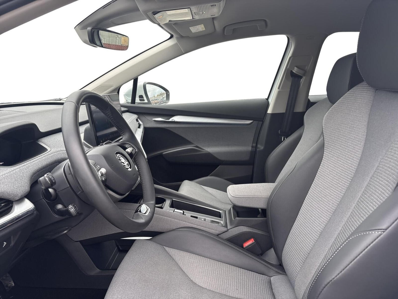 Beige Skoda Enyaq fra 2025