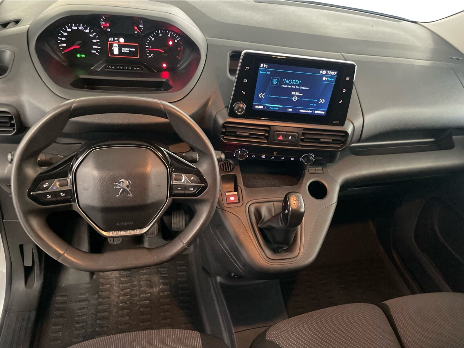 Hvid Peugeot Partner fra 2020