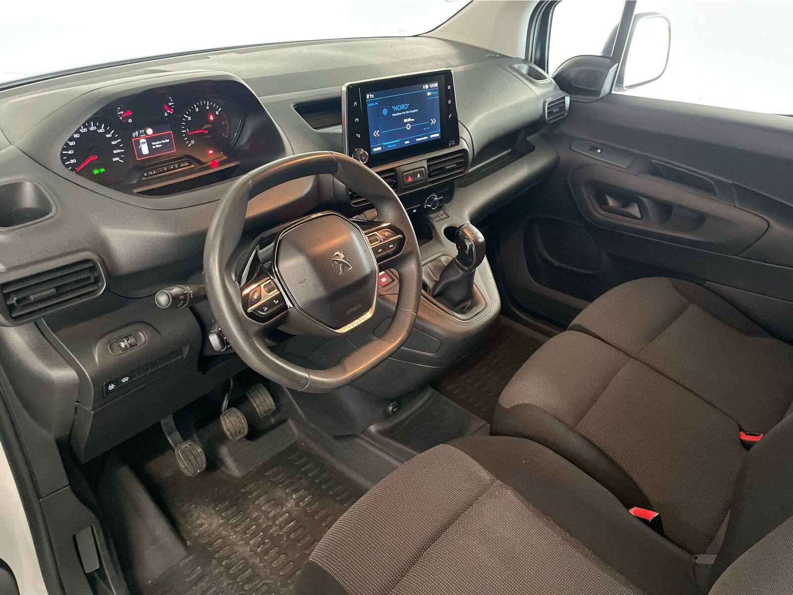 Hvid Peugeot Partner fra 2020