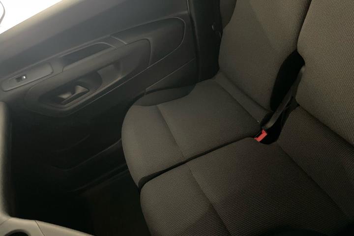 Hvid Peugeot Partner fra 2020