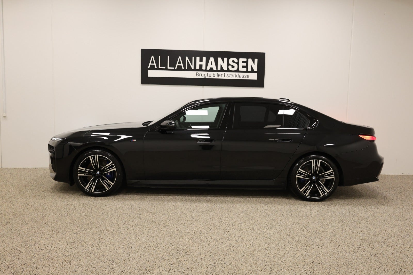 Sort BMW i7 fra 2024