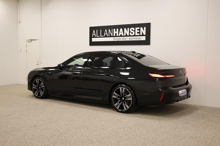 Sort BMW i7 fra 2024
