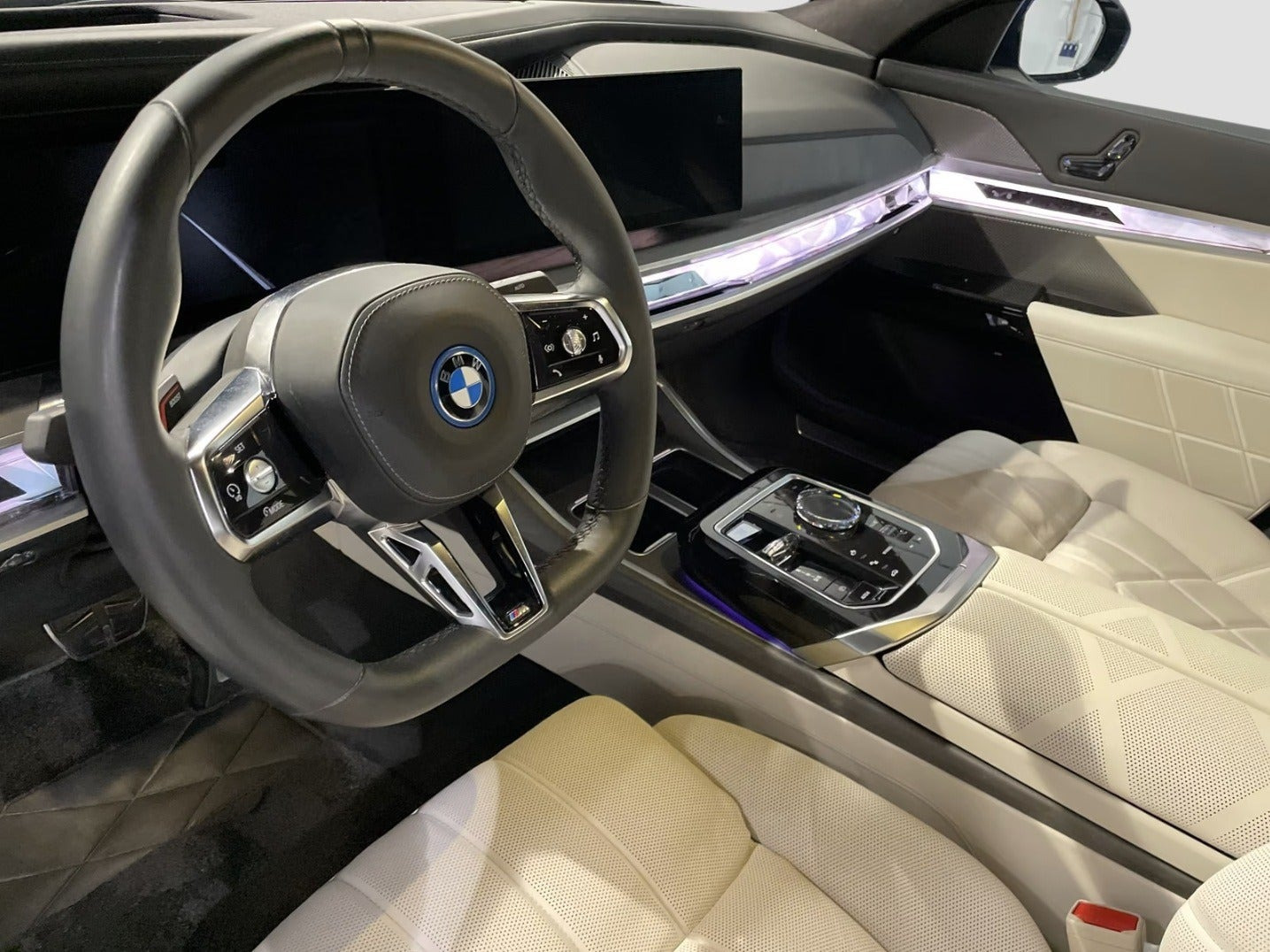 Blå BMW i7 fra 2023