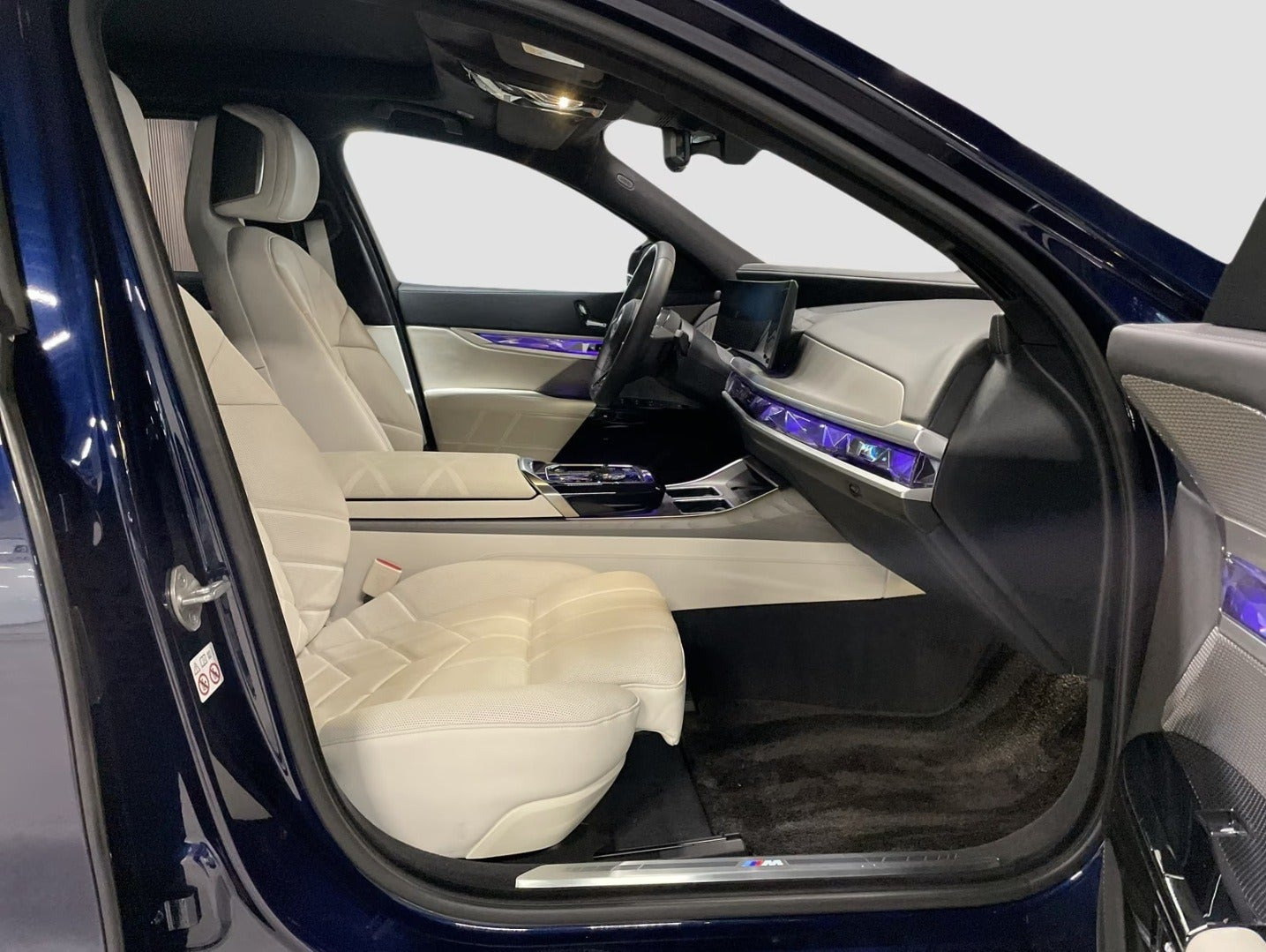 Blå BMW i7 fra 2023