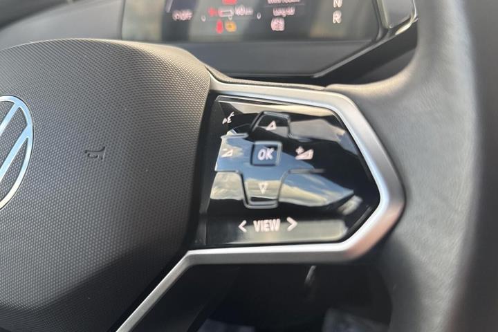 Blå VW ID.4 fra 2023