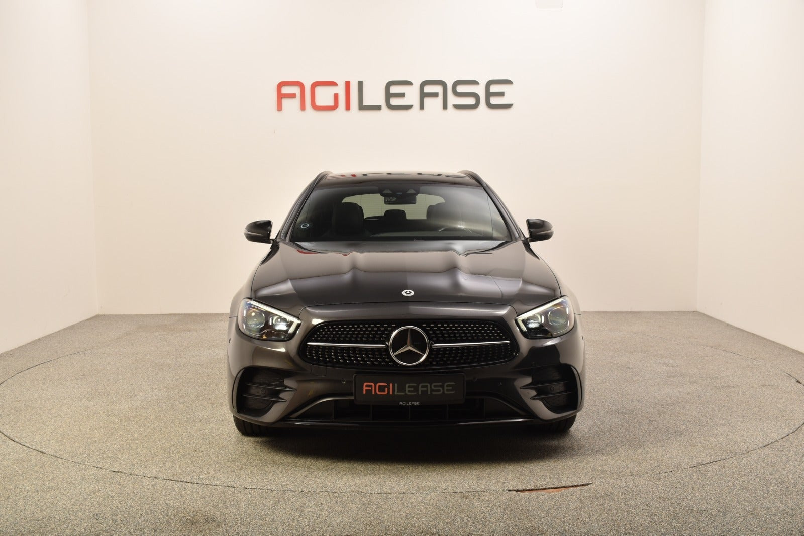 Grå Mercedes E300 de fra 2021