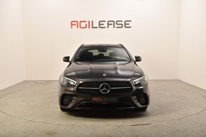Grå Mercedes E300 de fra 2021