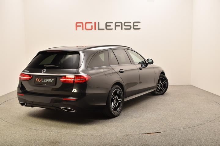 Grå Mercedes E300 de fra 2021