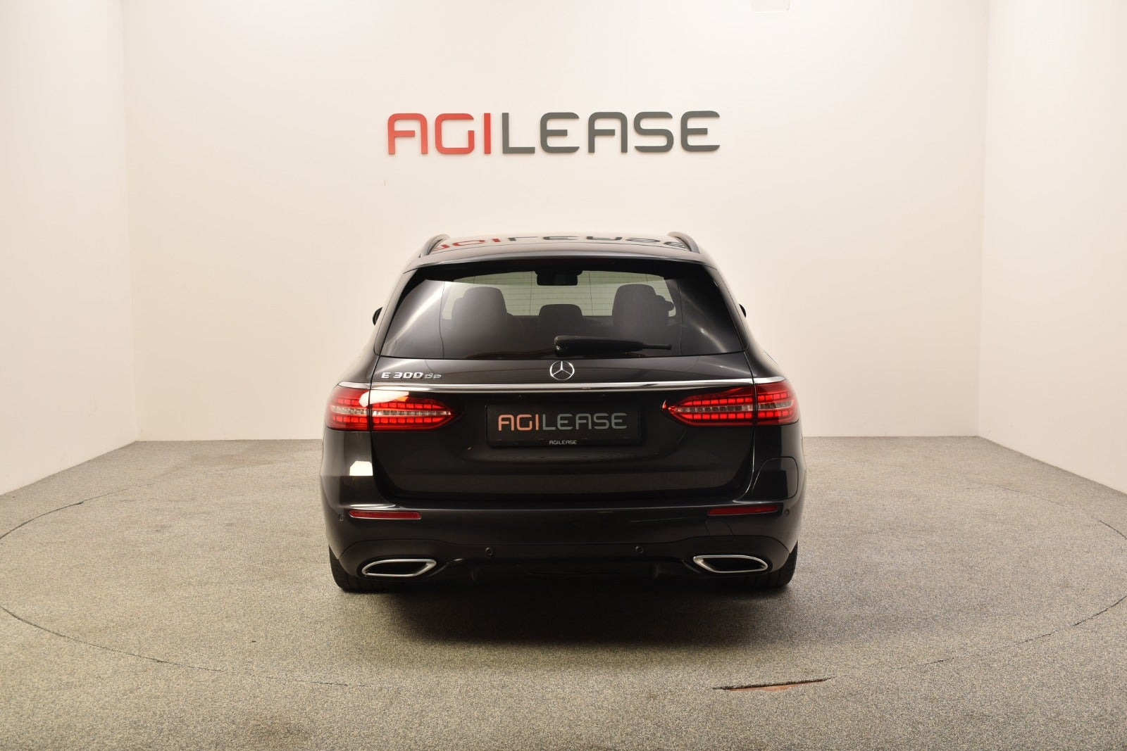 Grå Mercedes E300 de fra 2021