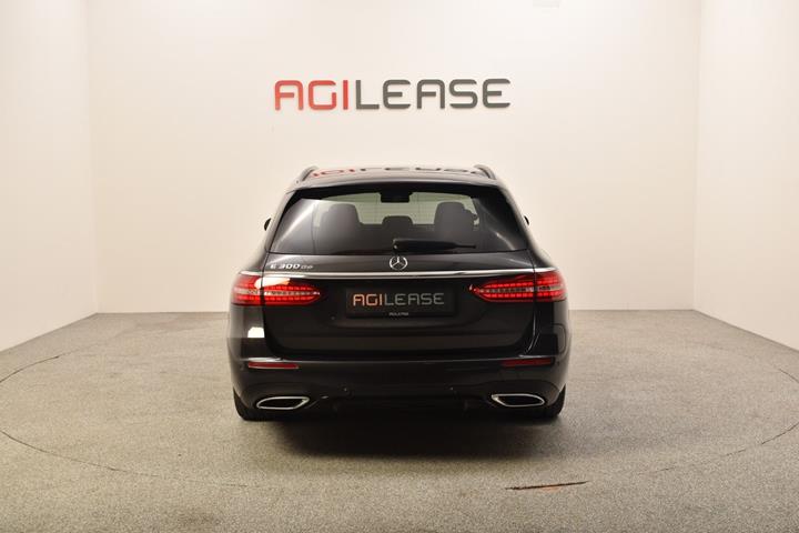 Grå Mercedes E300 de fra 2021