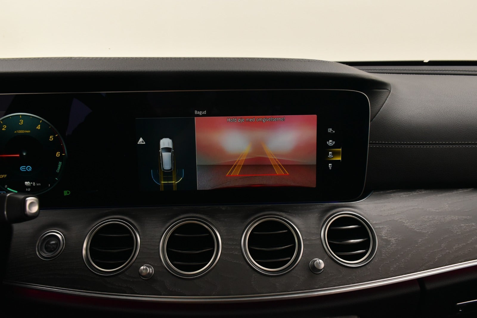 Grå Mercedes E300 de fra 2021