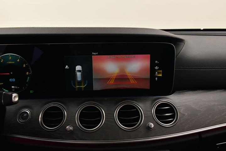 Grå Mercedes E300 de fra 2021
