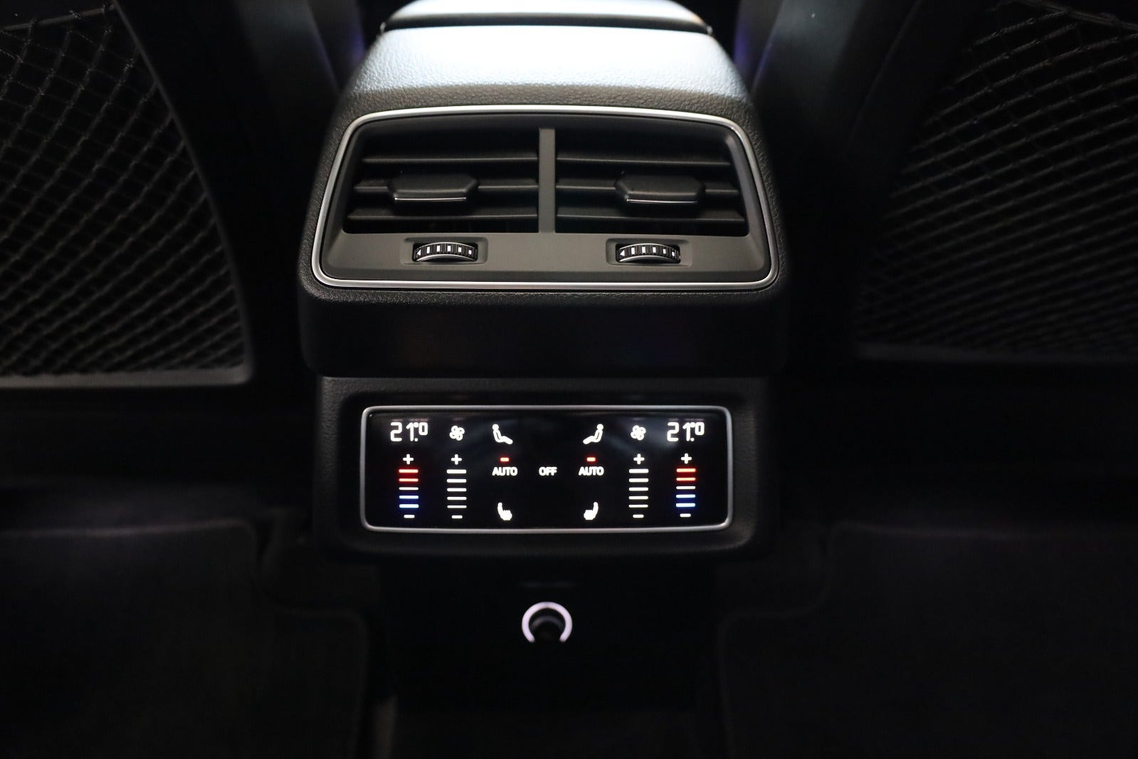 Grå Audi e-tron fra 2019