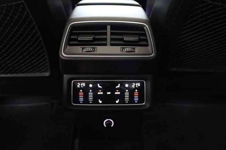 Grå Audi e-tron fra 2019