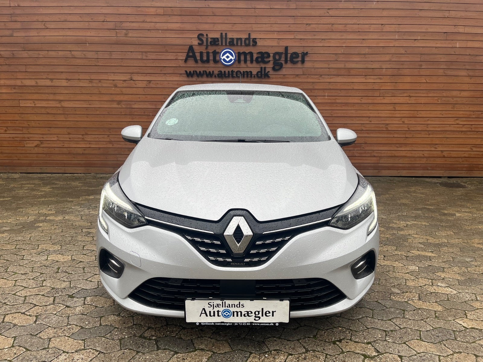 Sølv Renault Clio V fra 2022