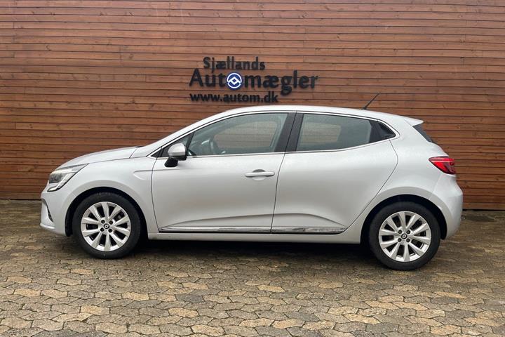 Sølv Renault Clio V fra 2022
