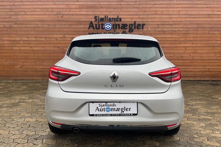 Sølv Renault Clio V fra 2022