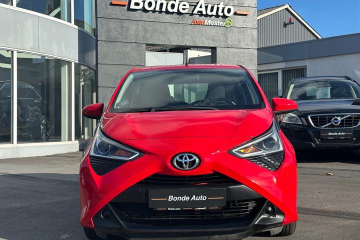 Rød Toyota Aygo fra 2018
