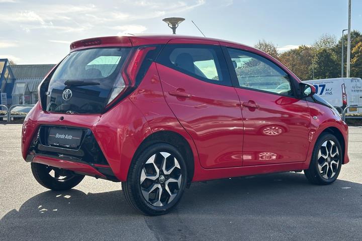 Rød Toyota Aygo fra 2018