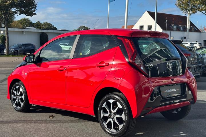 Rød Toyota Aygo fra 2018