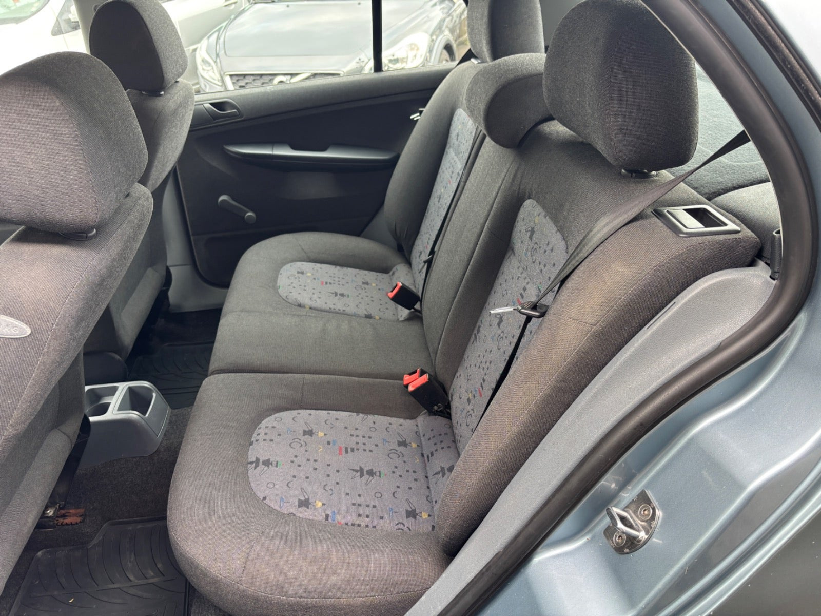 Blå Skoda Fabia fra 2003