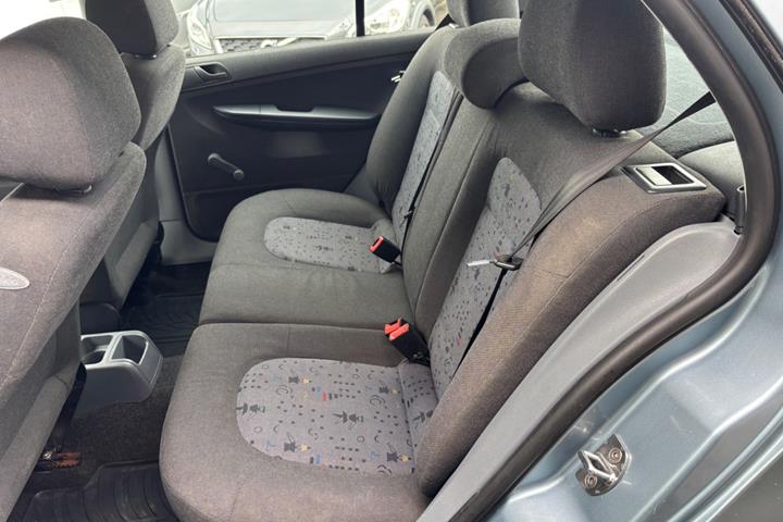 Blå Skoda Fabia fra 2003