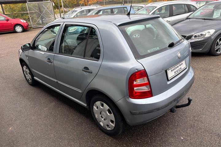 Blå Skoda Fabia fra 2003