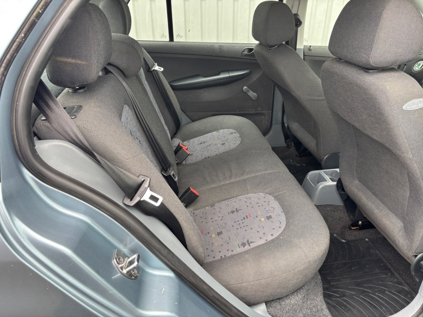 Blå Skoda Fabia fra 2003