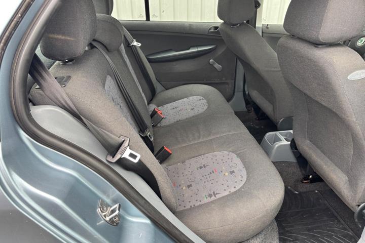 Blå Skoda Fabia fra 2003