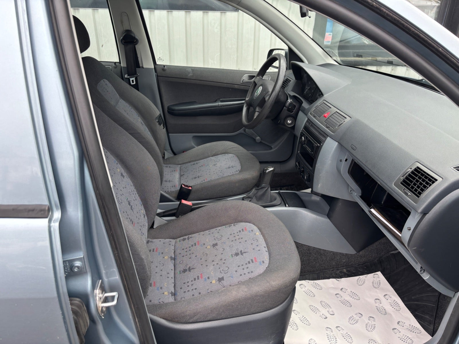 Blå Skoda Fabia fra 2003
