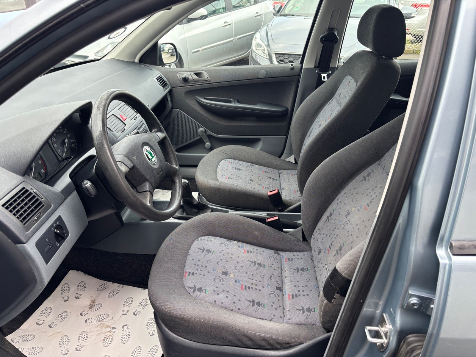 Blå Skoda Fabia fra 2003
