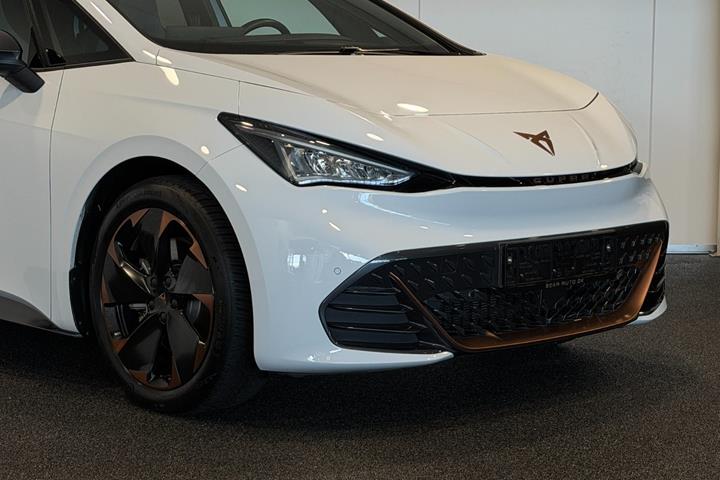 Hvid Cupra Born fra 2024