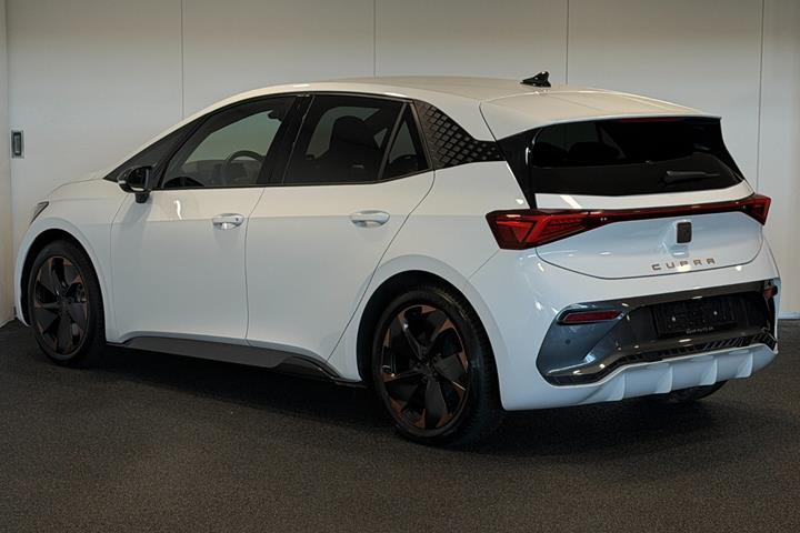 Hvid Cupra Born fra 2024