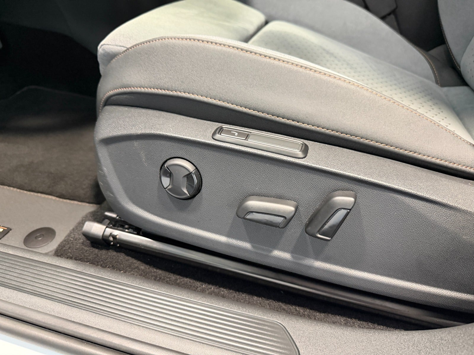 Hvid Cupra Born fra 2024