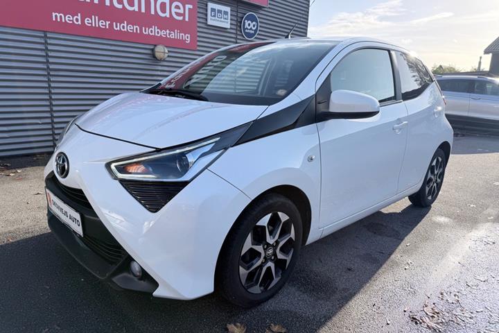Hvid Toyota Aygo fra 2021