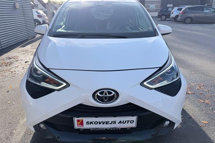 Hvid Toyota Aygo fra 2021