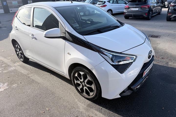 Hvid Toyota Aygo fra 2021