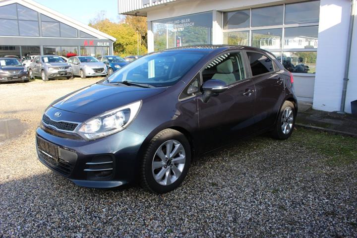 Blå Kia Rio fra 2015