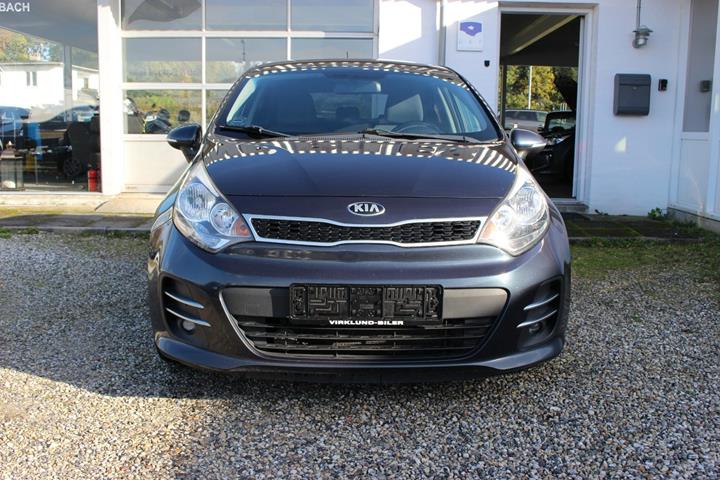 Blå Kia Rio fra 2015