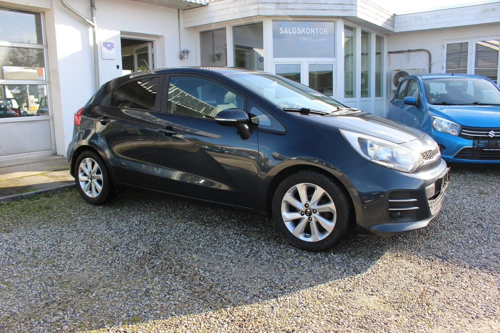 Blå Kia Rio fra 2015