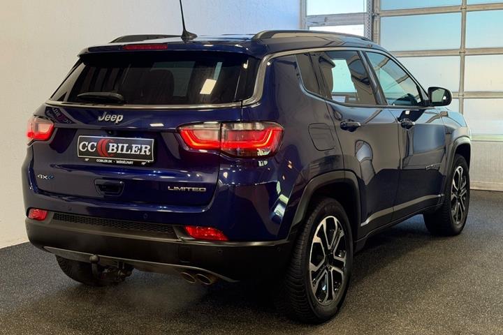 Blå Jeep Compass fra 2021