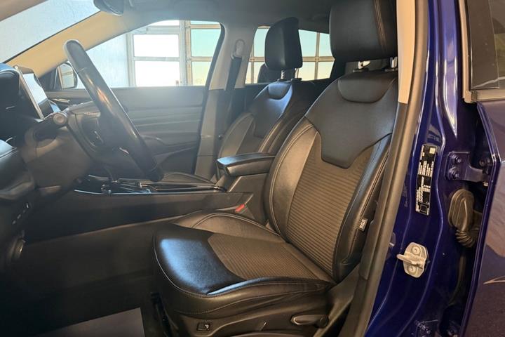 Blå Jeep Compass fra 2021
